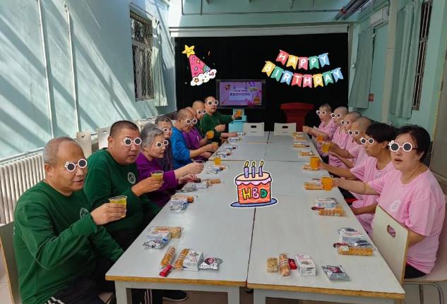 温馨精康园康复员九月生日会.jpg