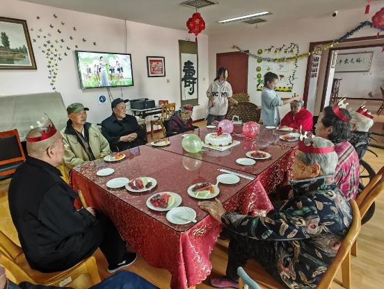彩虹村庄养老院十月生日会.jpg